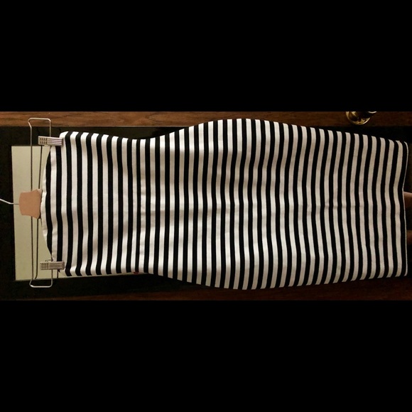 Mid-Length Body Conscious Dress - Picture 2 of 2